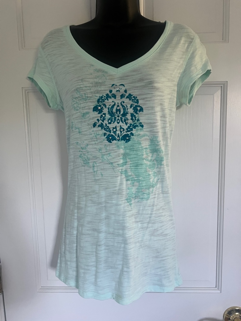 Earth Yoga Mint Green V-Neck Short Sleeve Tee with Teal Motif